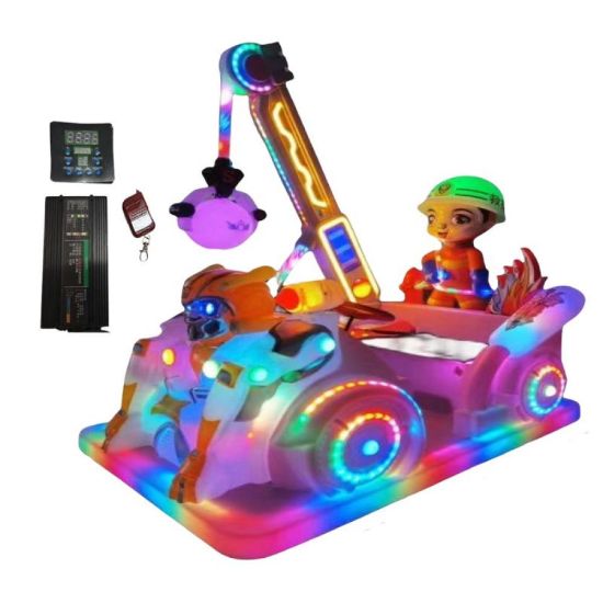 صورة عربة أطفال بتصميم روبوت ورافعة